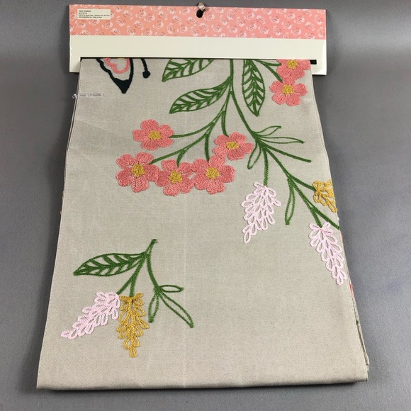 Spring Embroidered Table Runners - Picture 2 of 4